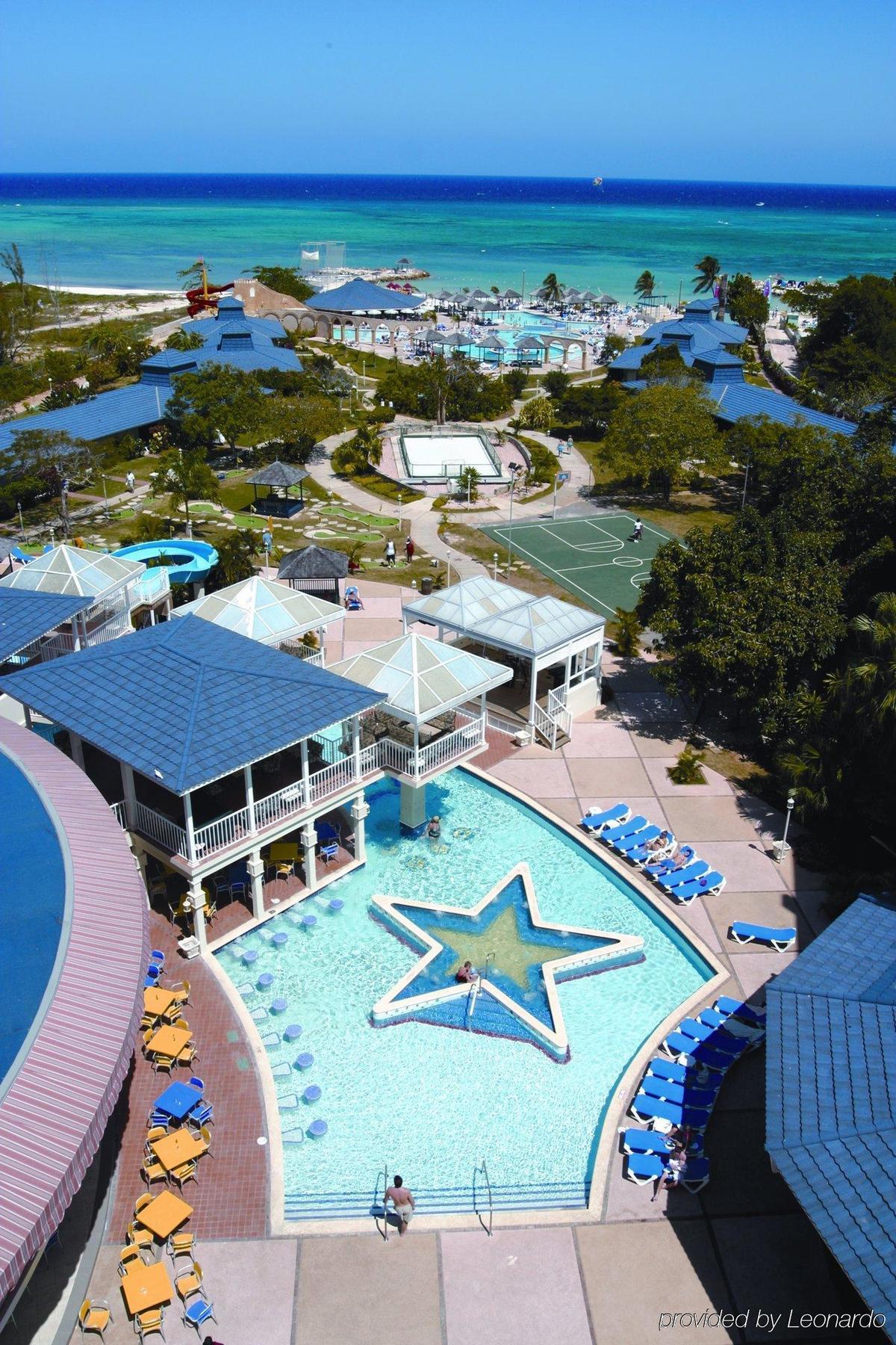 Breezes Trelawny Hotel Trewlany Beach Exterior photo